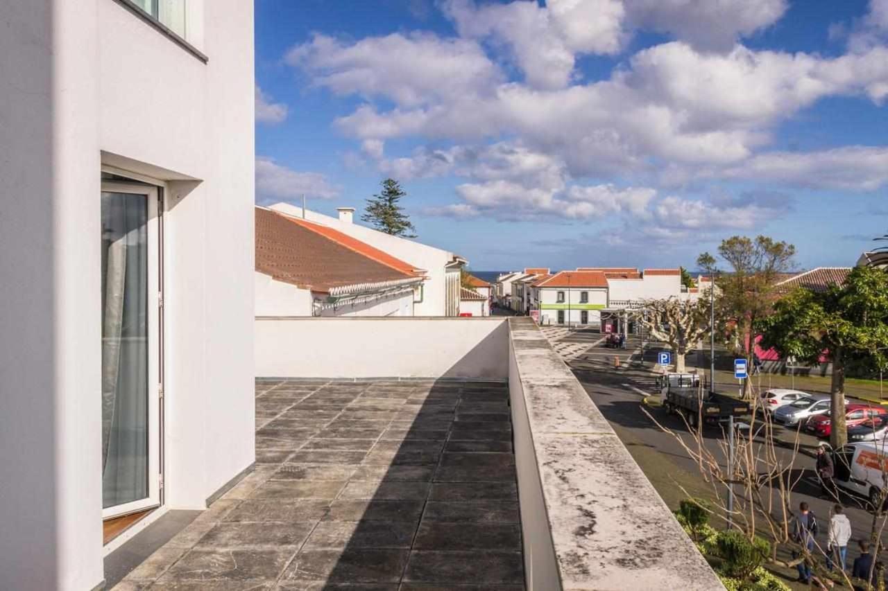 Downtown Praia Da Vitoria Al Exterior photo
