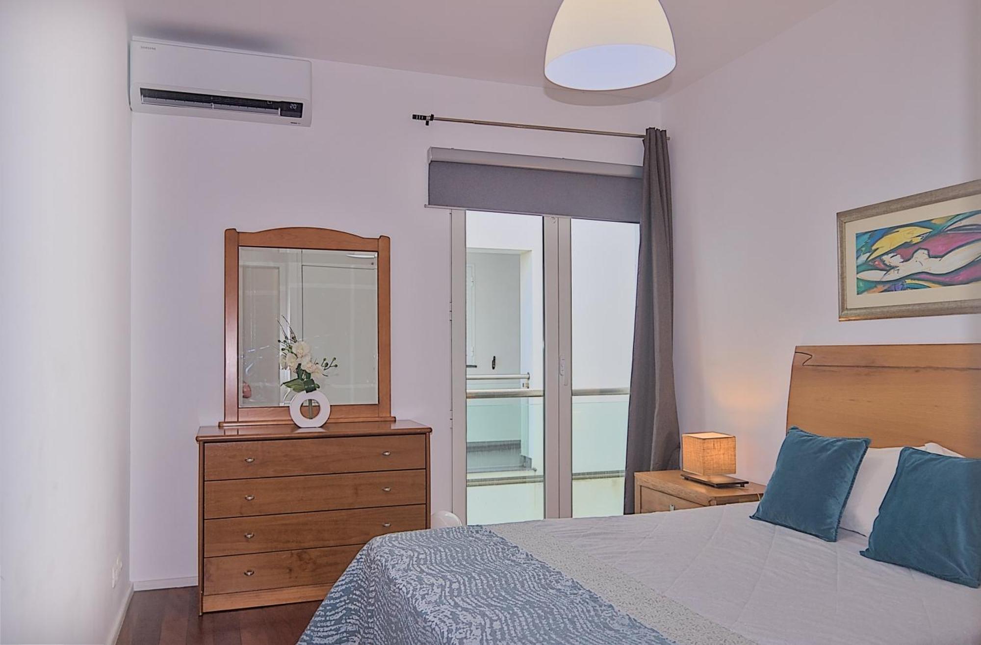 Downtown Praia Da Vitoria Al Room photo
