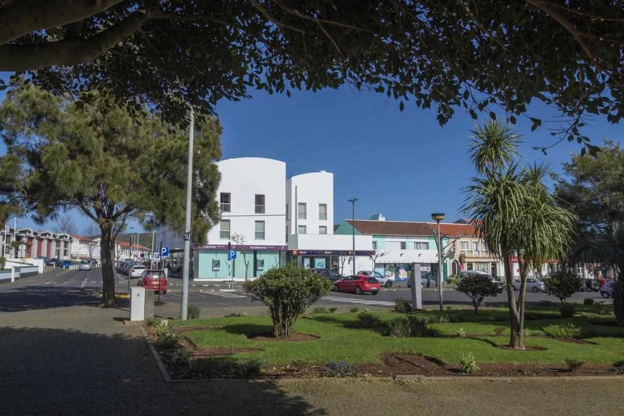 Downtown Praia Da Vitoria Al Exterior photo